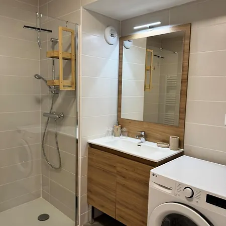 Le Doublaix - Superbe T3 Neuf - Parking Prive - 公寓 *